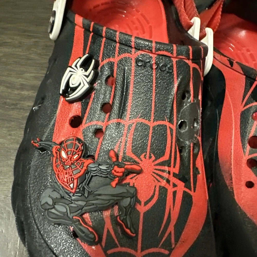 Crocs Team Spider-Man Echo Glow Clog - GLOW-IN-THE-DARK SPIDEY Kids Sz: J6 US